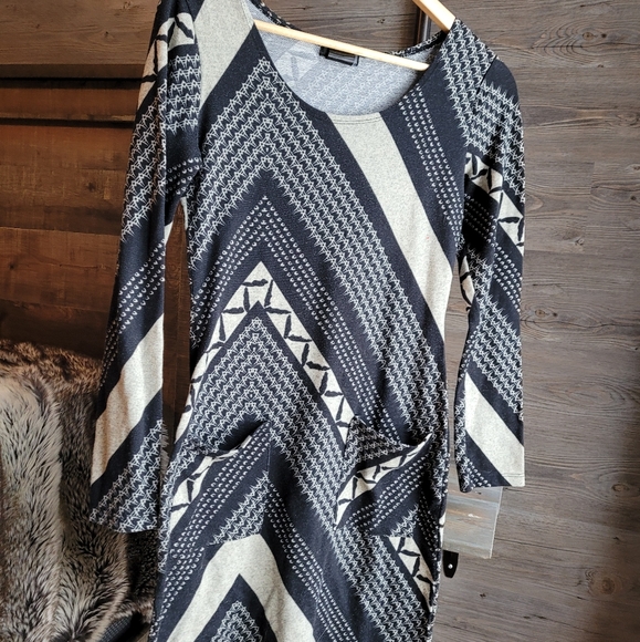 Long Sleeve Pattern Dress - Picture 2 of 4